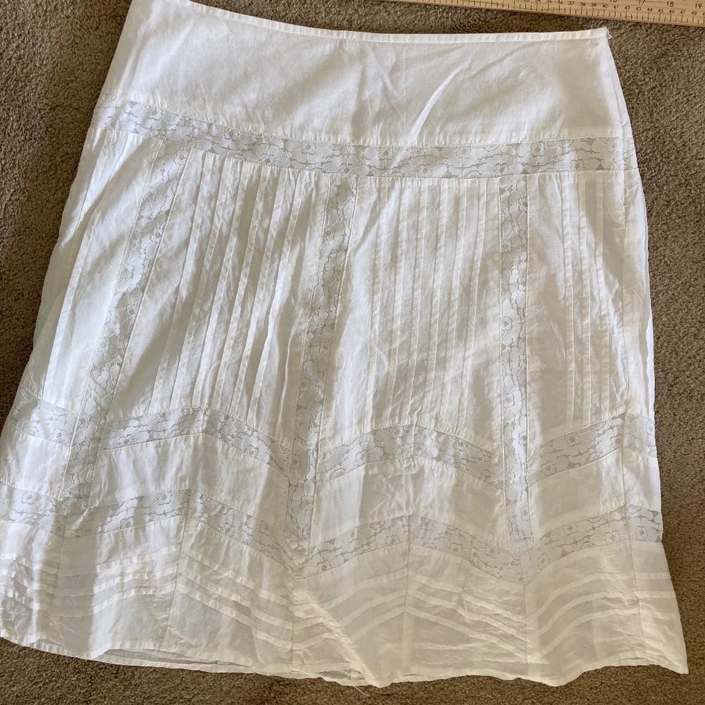 Suzy Shier Lace and Cotton White Skirt